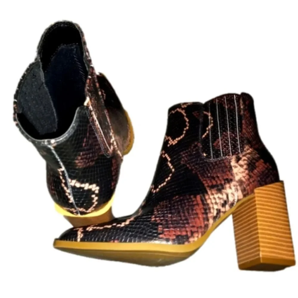 Ladies SNAKE SKIN MULTICOLOR BEAUTIFUL LADIES BOOTS SZ 6